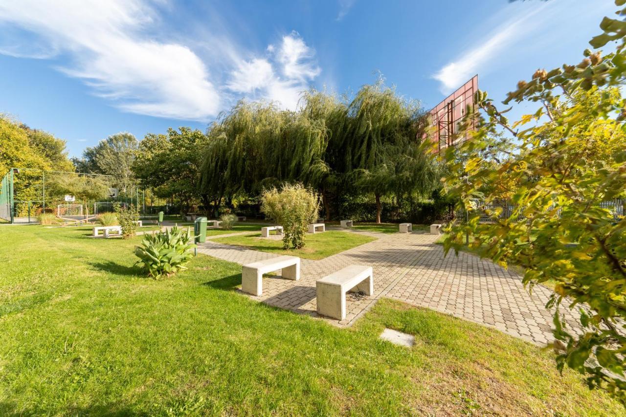 Ari - Ared Luxurious Apartments With Balcony & Free Parking Arad Eksteriør bilde