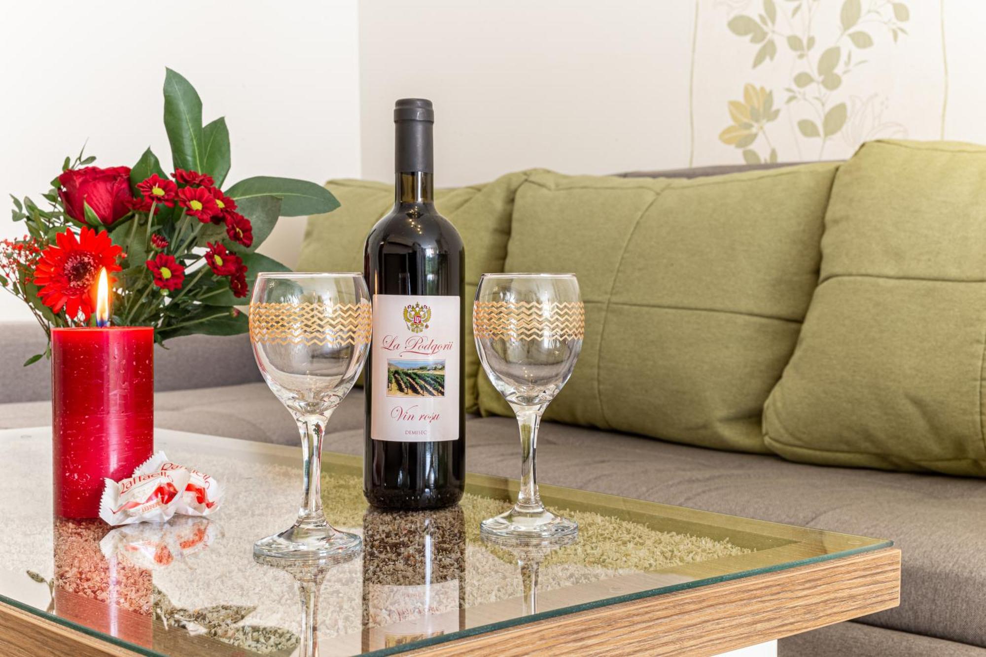 Ari - Ared Luxurious Apartments With Balcony & Free Parking Arad Eksteriør bilde