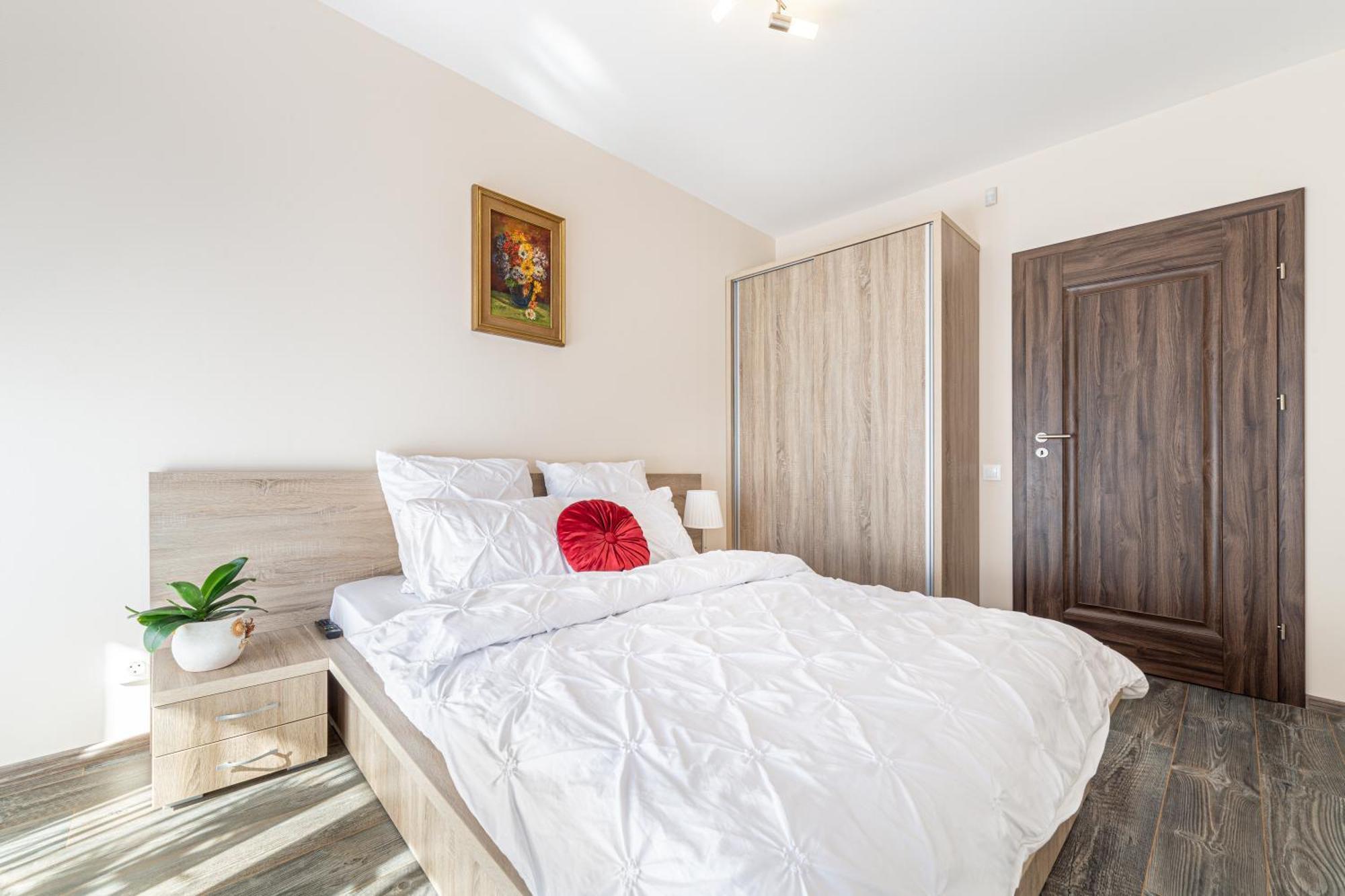 Ari - Ared Luxurious Apartments With Balcony & Free Parking Arad Eksteriør bilde