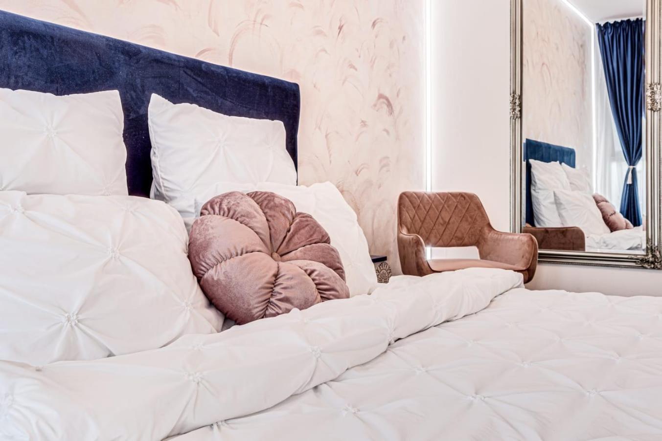 Ari - Ared Luxurious Apartments With Balcony & Free Parking Arad Eksteriør bilde