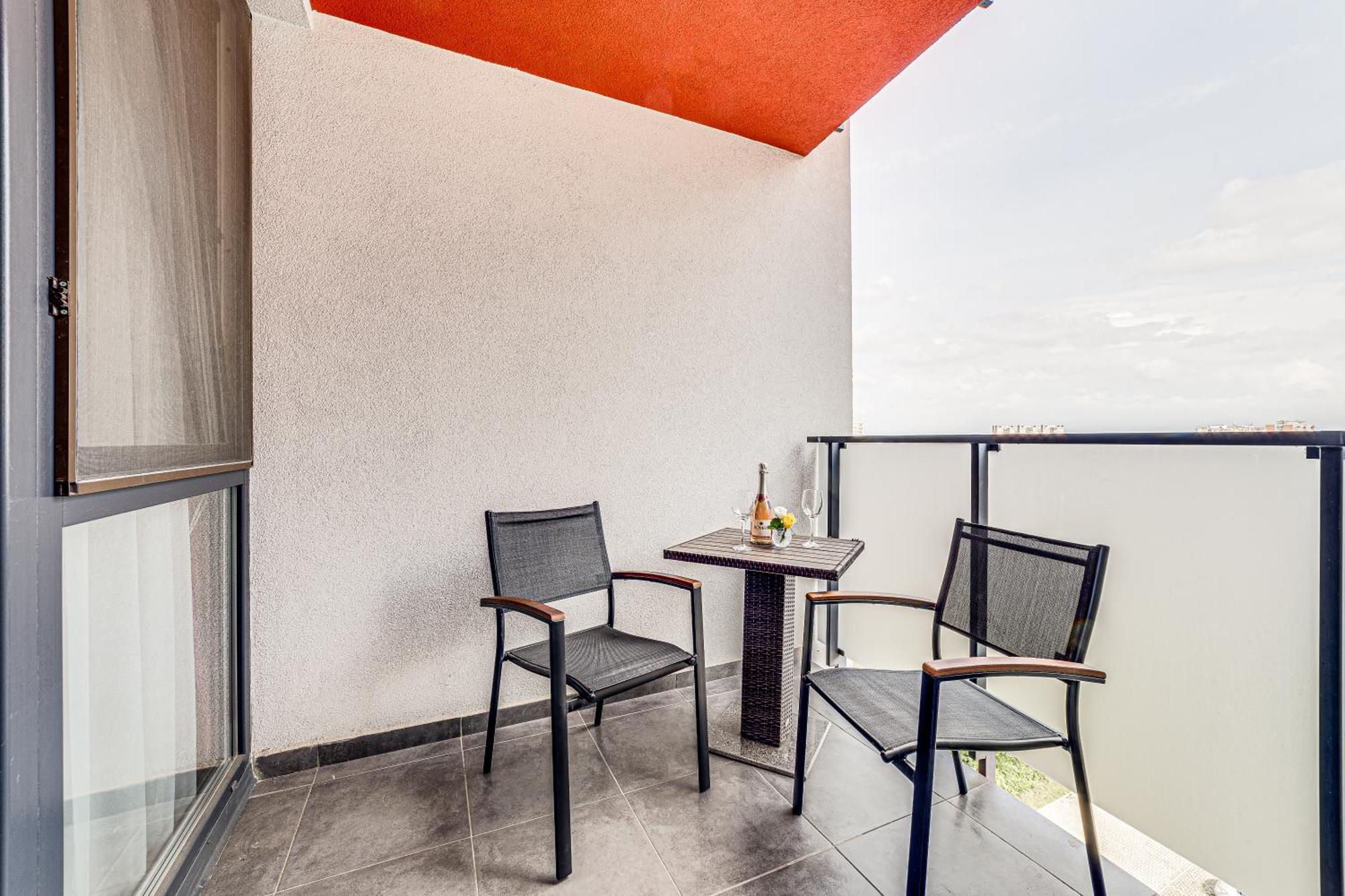 Ari - Ared Luxurious Apartments With Balcony & Free Parking Arad Eksteriør bilde