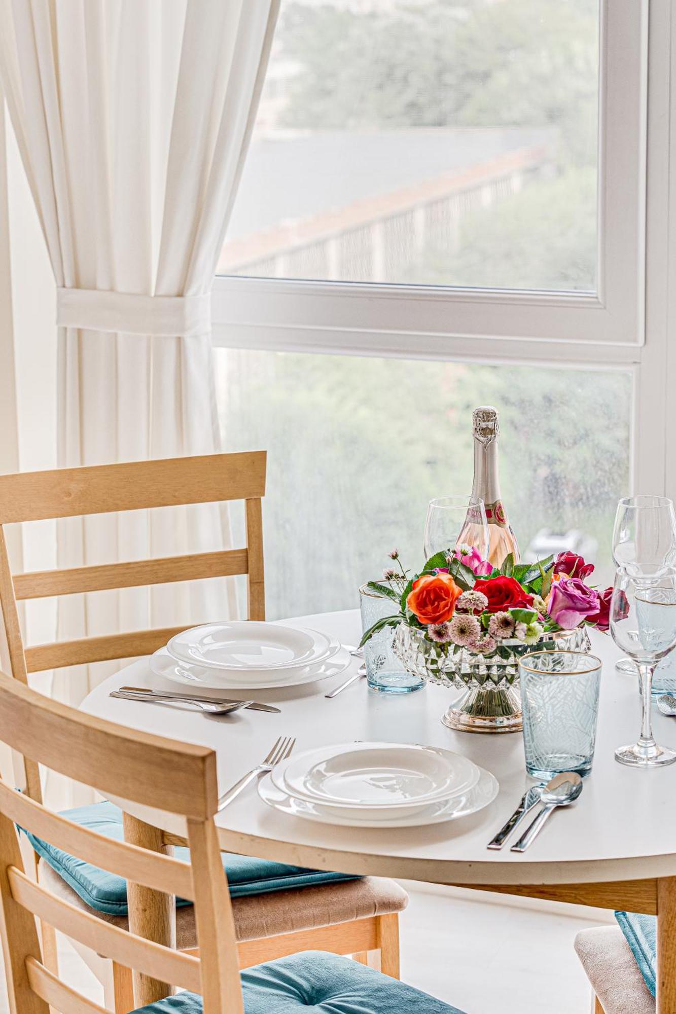 Ari - Ared Luxurious Apartments With Balcony & Free Parking Arad Eksteriør bilde
