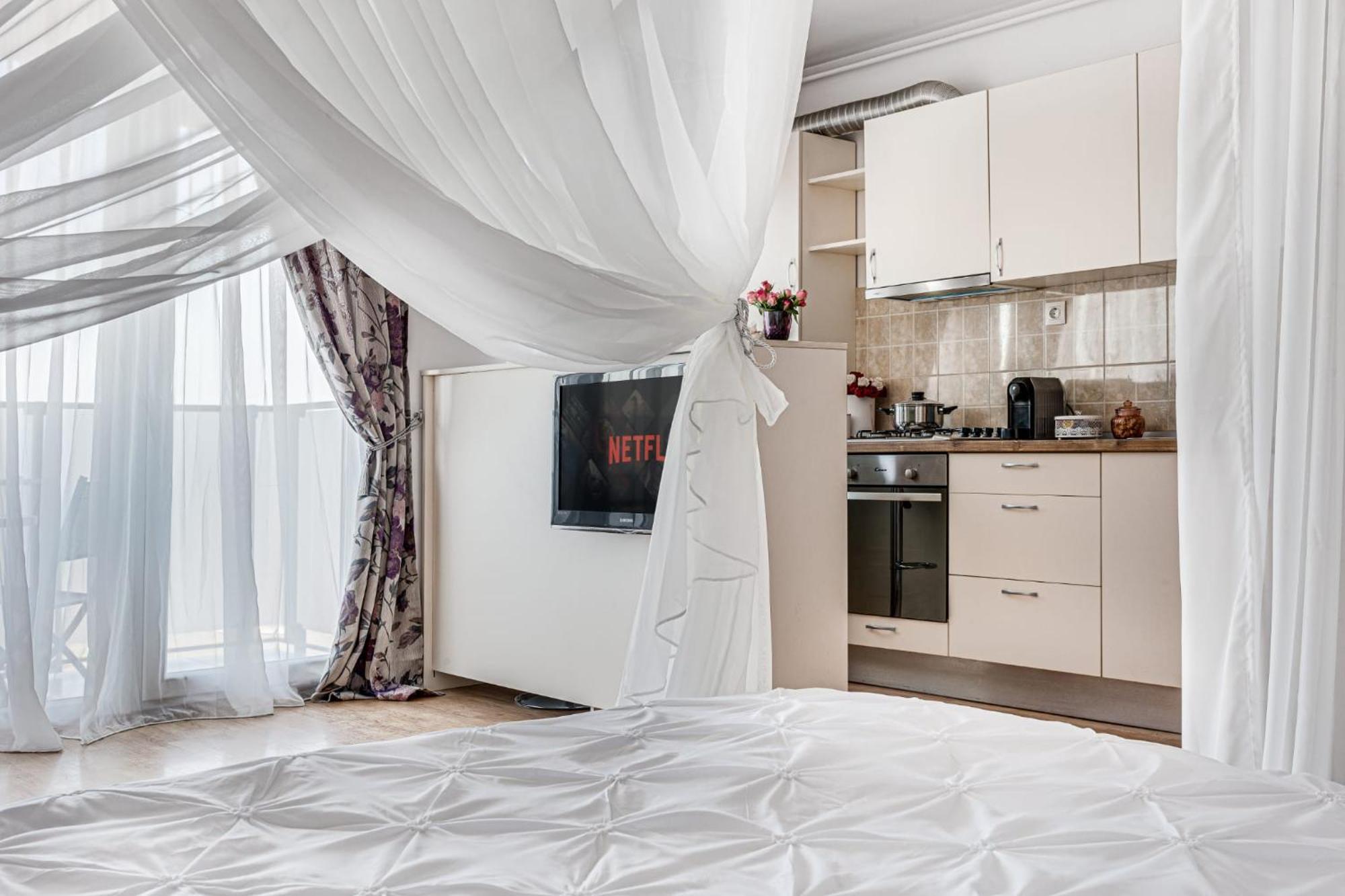 Ari - Ared Luxurious Apartments With Balcony & Free Parking Arad Eksteriør bilde